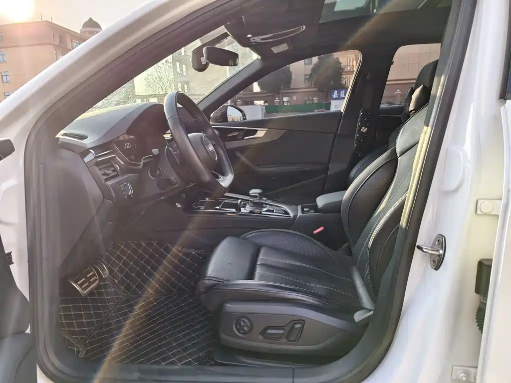 Audi A4 2023
