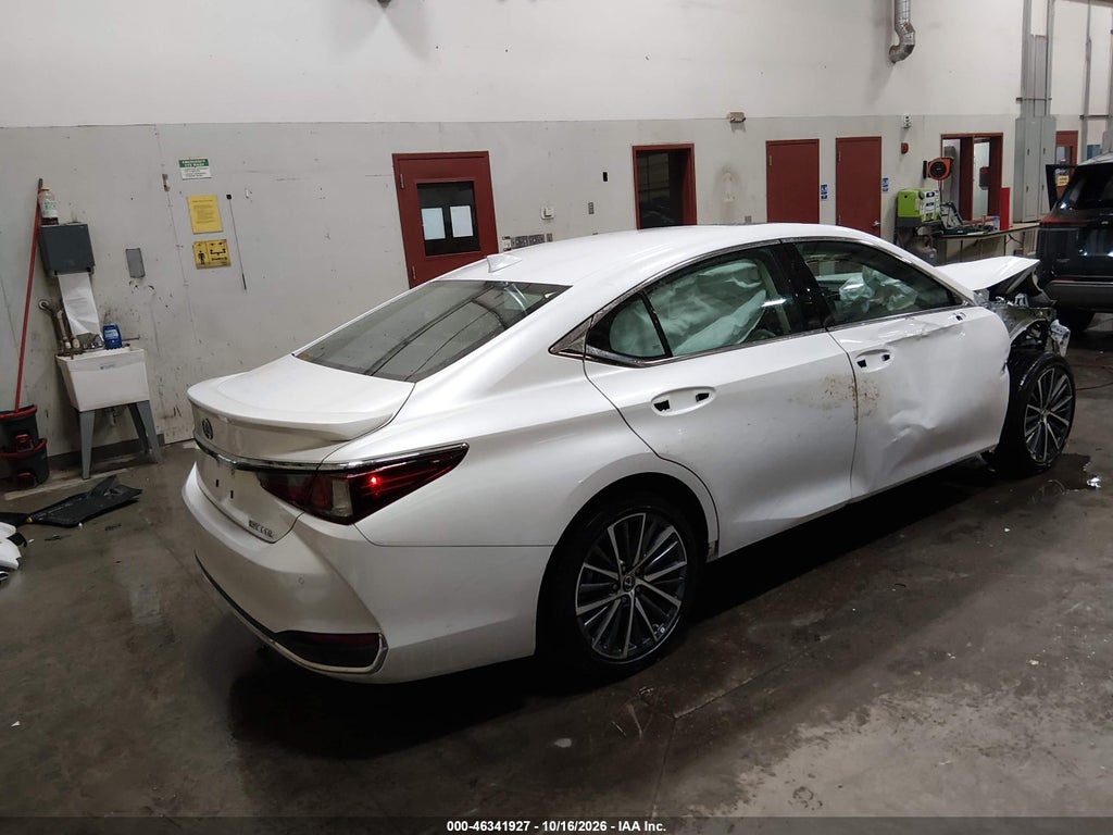 Lexus ES 2025