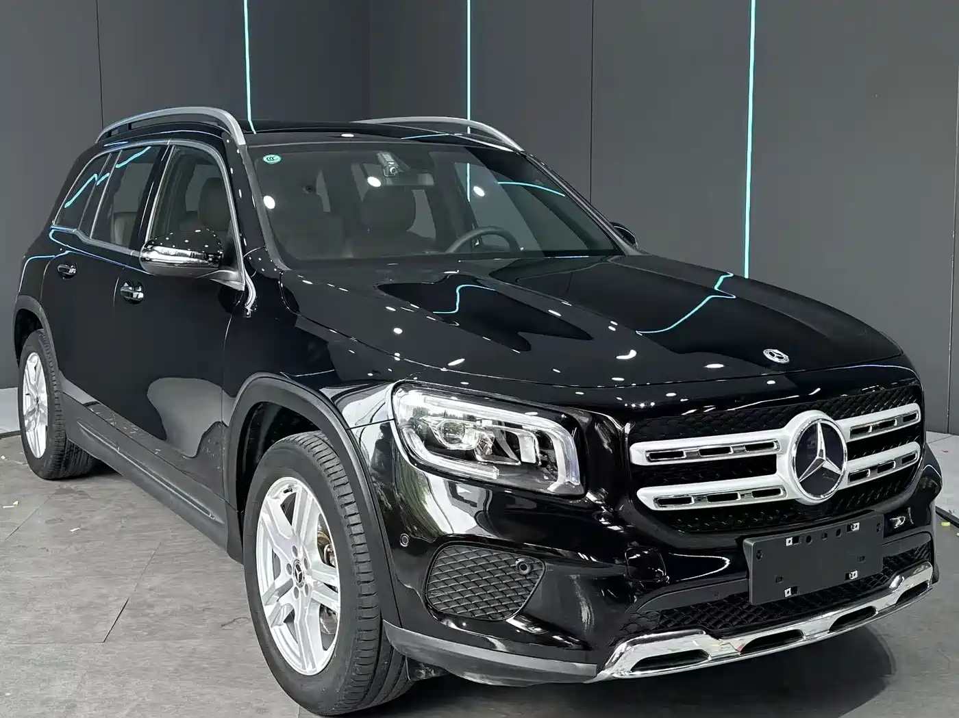 Mercedes-Benz GLB 2023