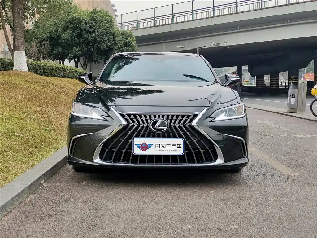 Lexus ES 2022