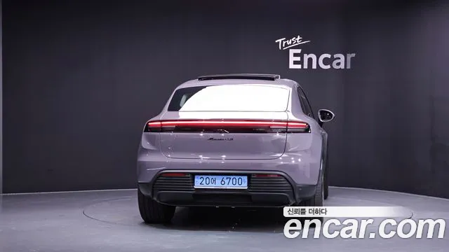 Porsche Macan 2025