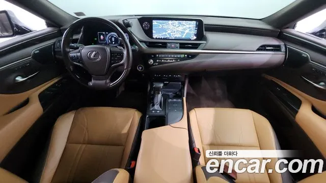 Lexus ES 2020