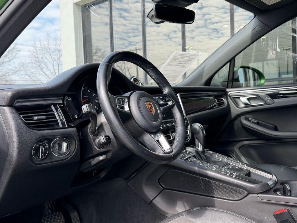 Porsche Macan 2021