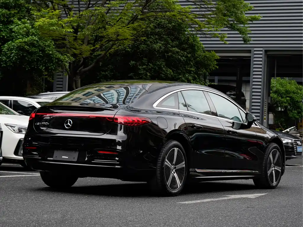 Mercedes-Benz EQS 2024