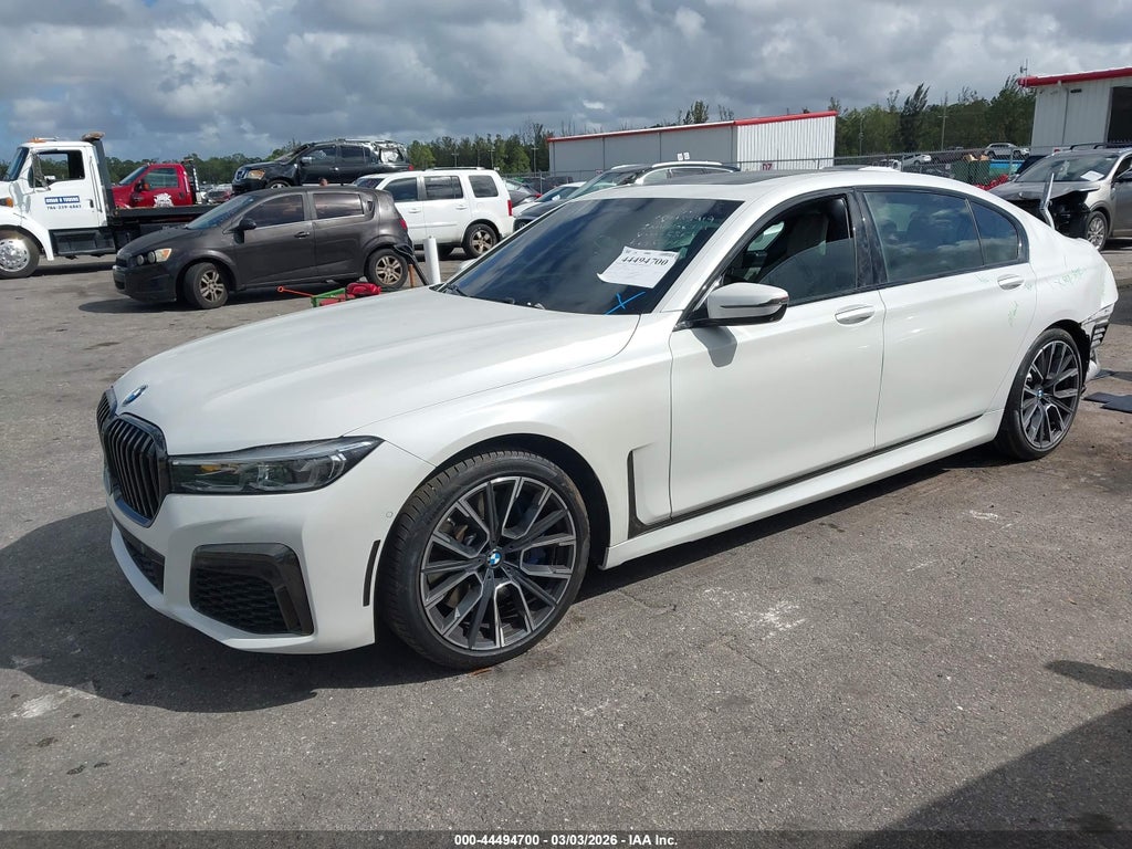 BMW 750 2022