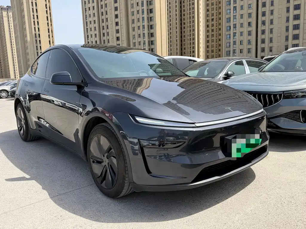 Tesla Model Y 2025