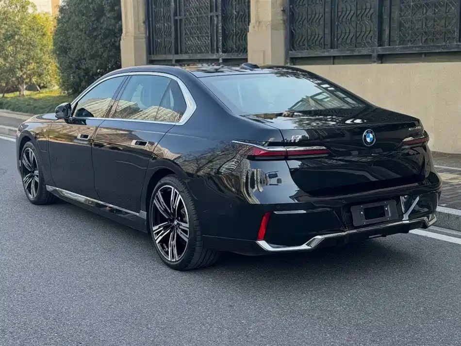 BMW i7 2024