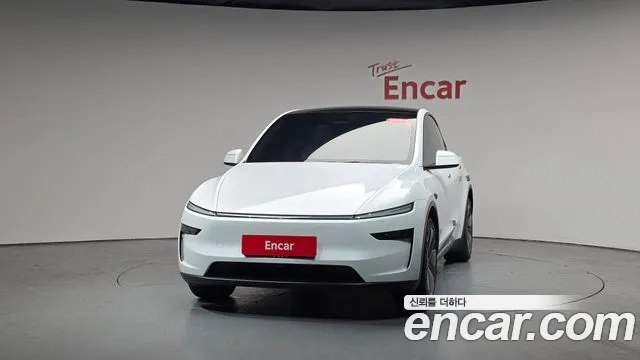 Tesla Model Y 2025