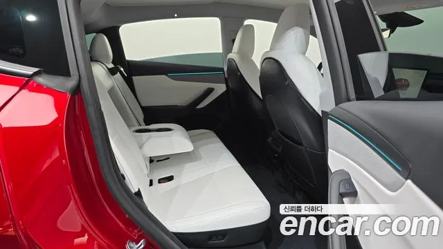Tesla Model Y 2025