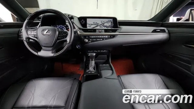 Lexus ES 2021