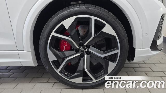 Audi RSQ8 2021