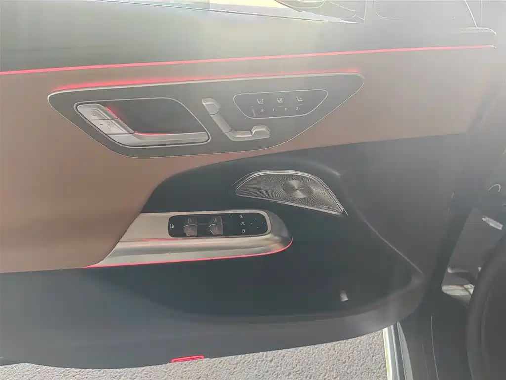 Mercedes-Benz E-Класс 2025