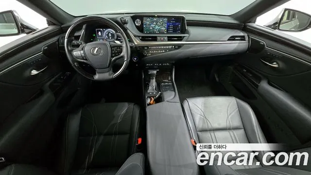 Lexus ES 2020