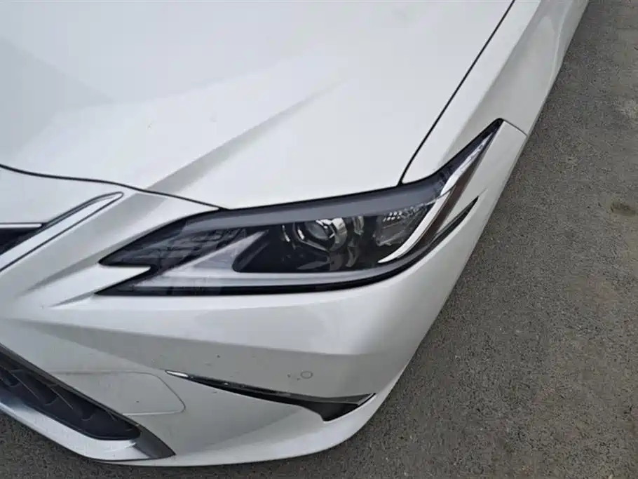 Lexus ES 2024