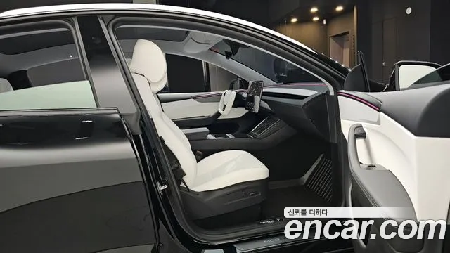 Tesla Model Y 2025