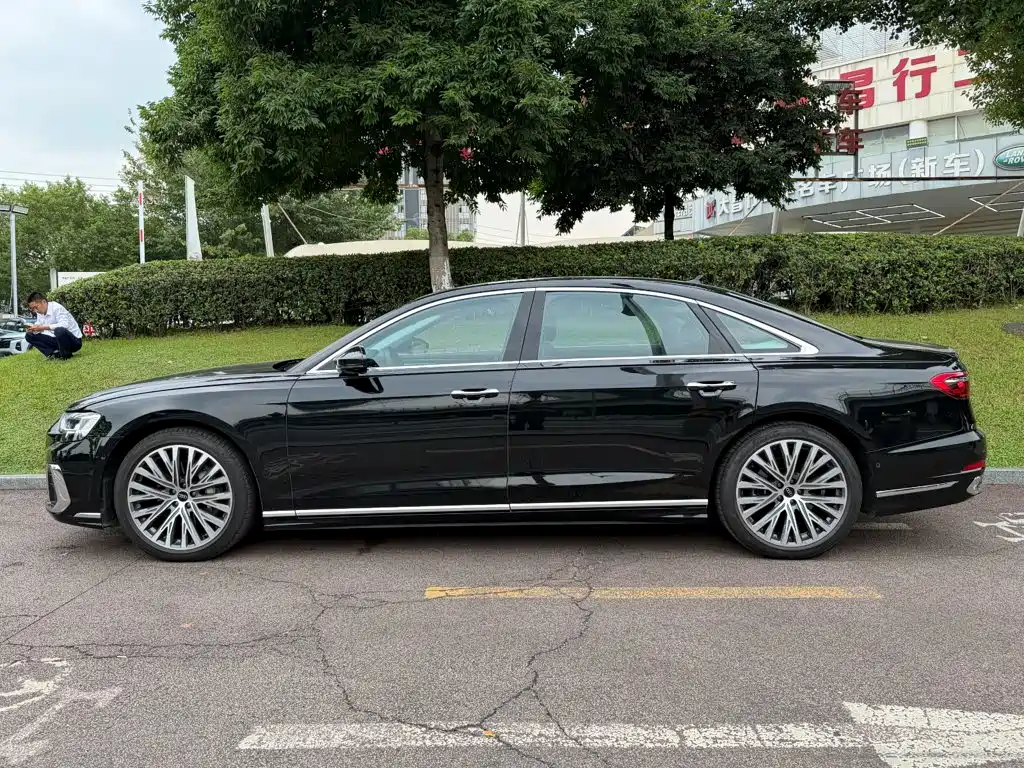 Audi A8 2024