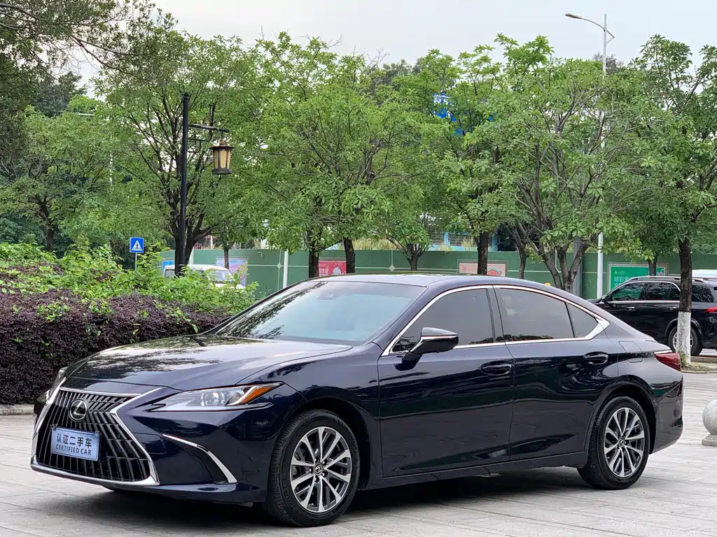 Lexus ES 2024