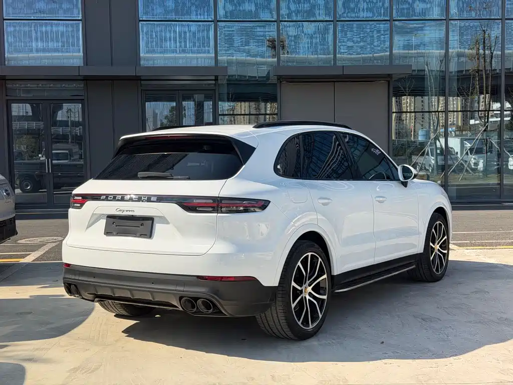 Porsche Cayenne 2021