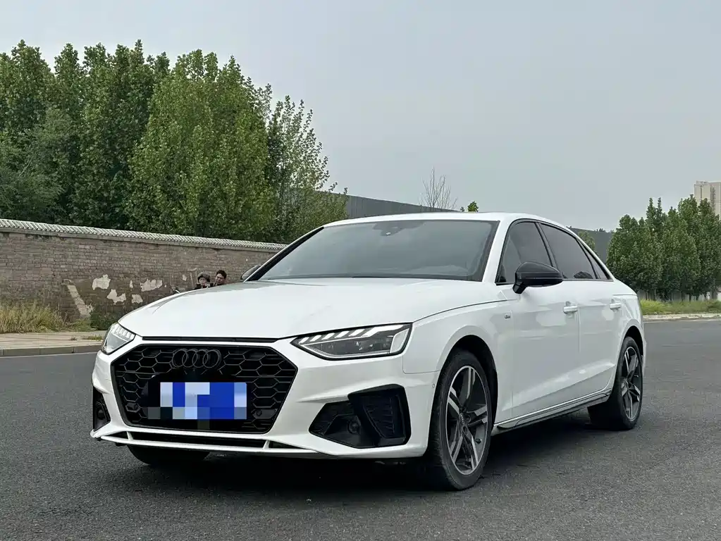 Audi A4 2023