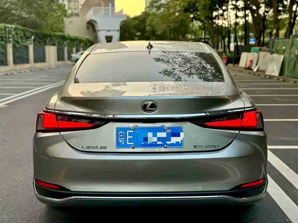 Lexus ES 2024