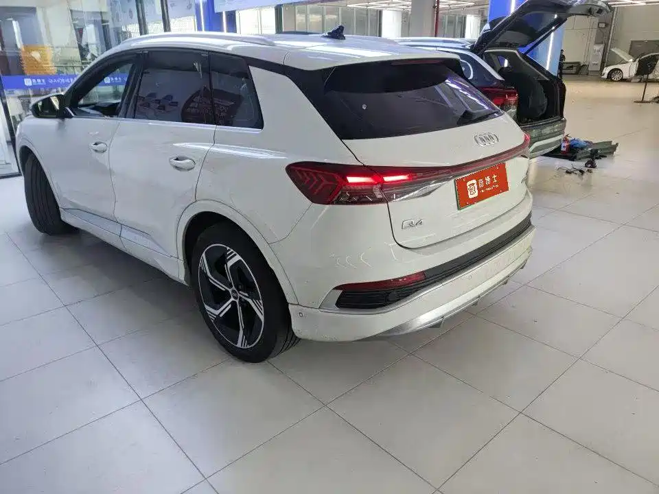 Audi Q4 e-tron 2023
