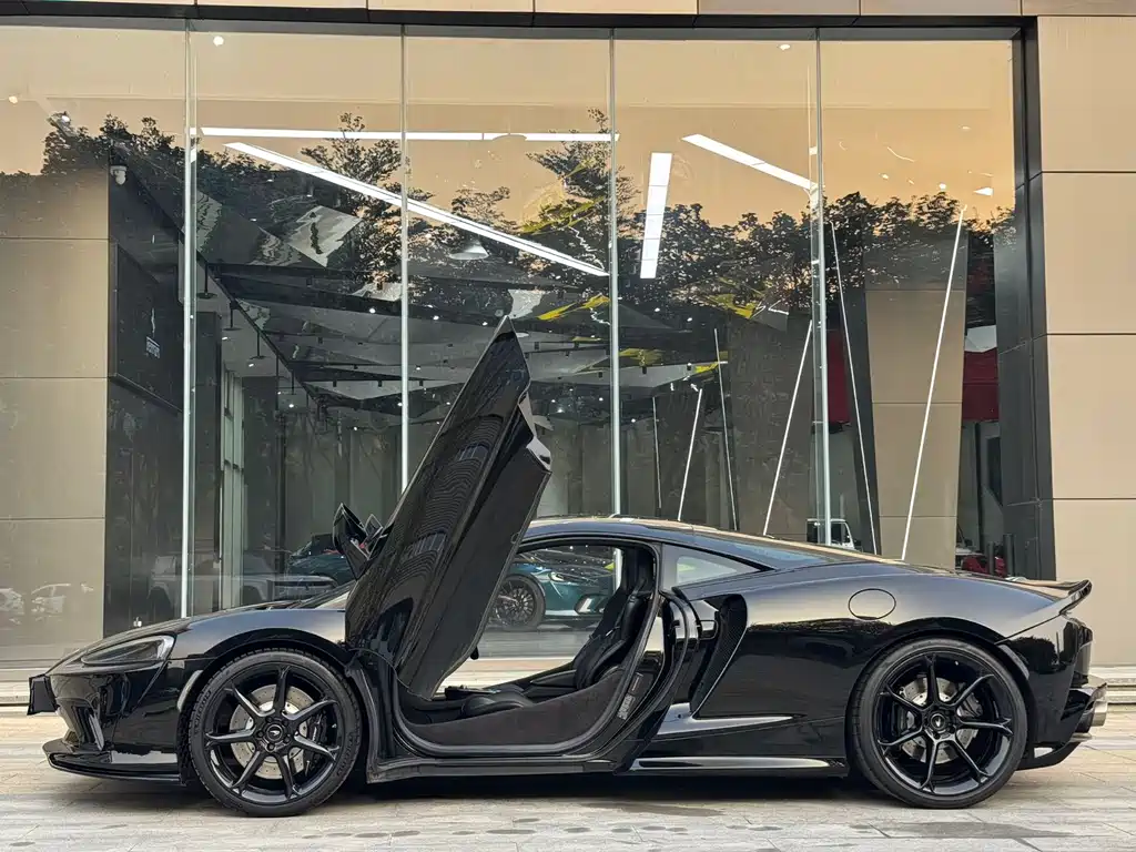 McLaren GT 2021