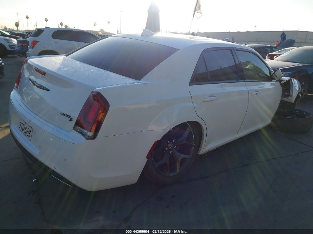 Chrysler 300 2022