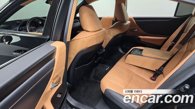 Lexus ES 2023
