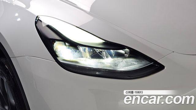 Tesla Model Y 2024