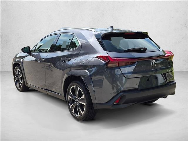 Lexus UX 2025
