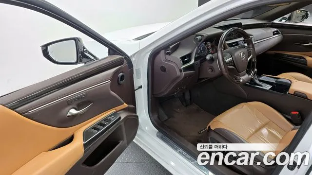 Lexus ES 2020