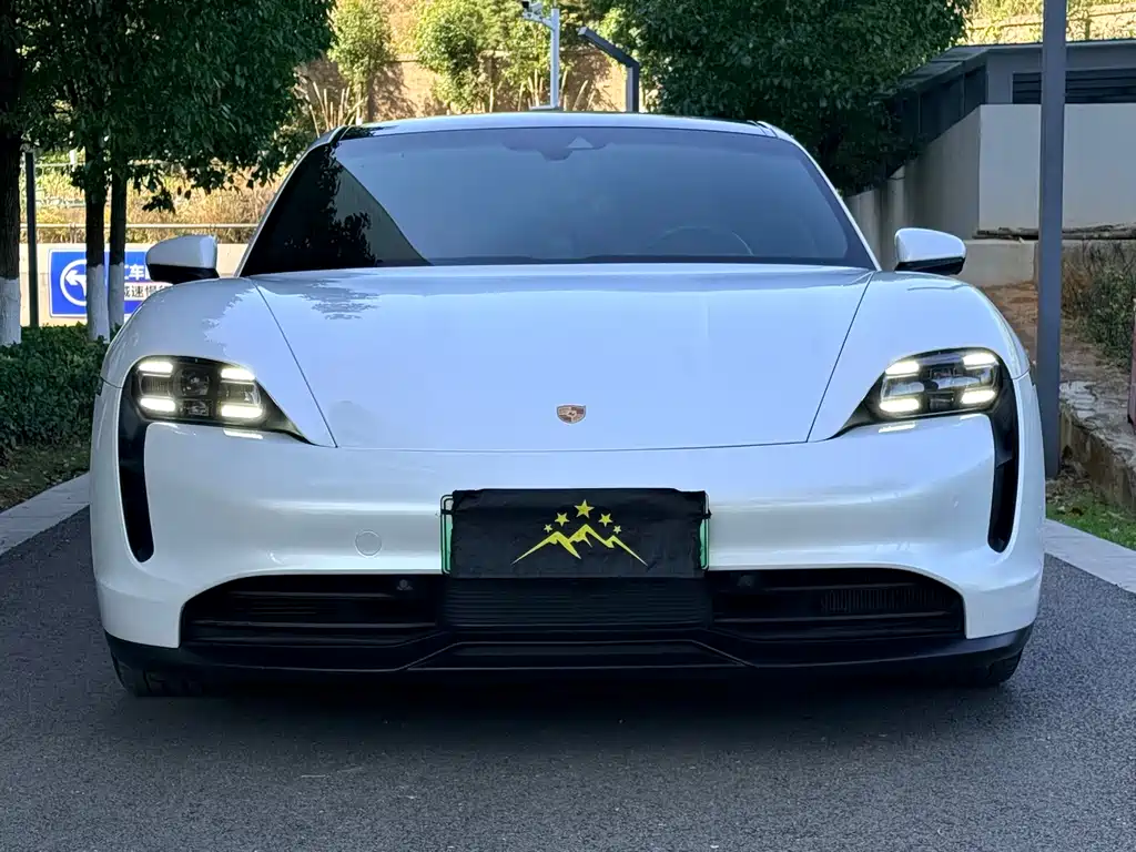 Porsche Taycan 2021