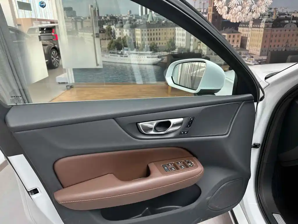 Volvo V60 2024