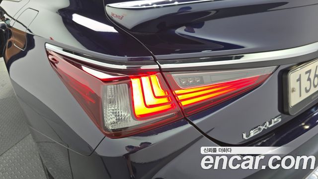 Lexus ES 2021