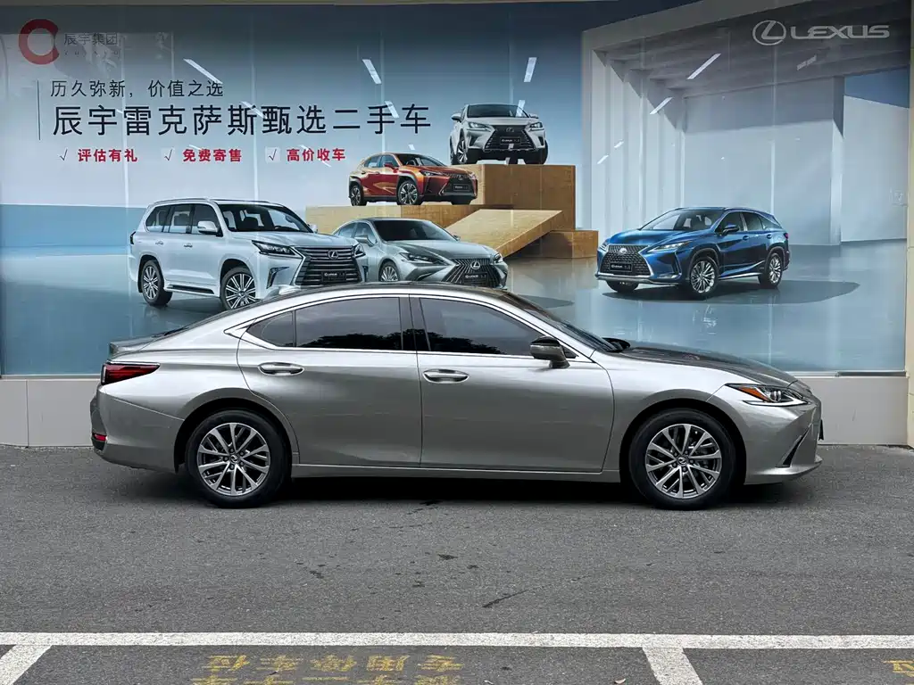 Lexus ES 2022