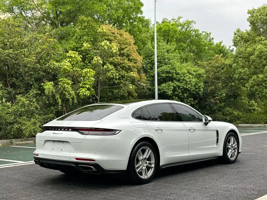 Porsche Panamera 2024