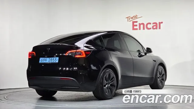 Tesla Model Y 2024