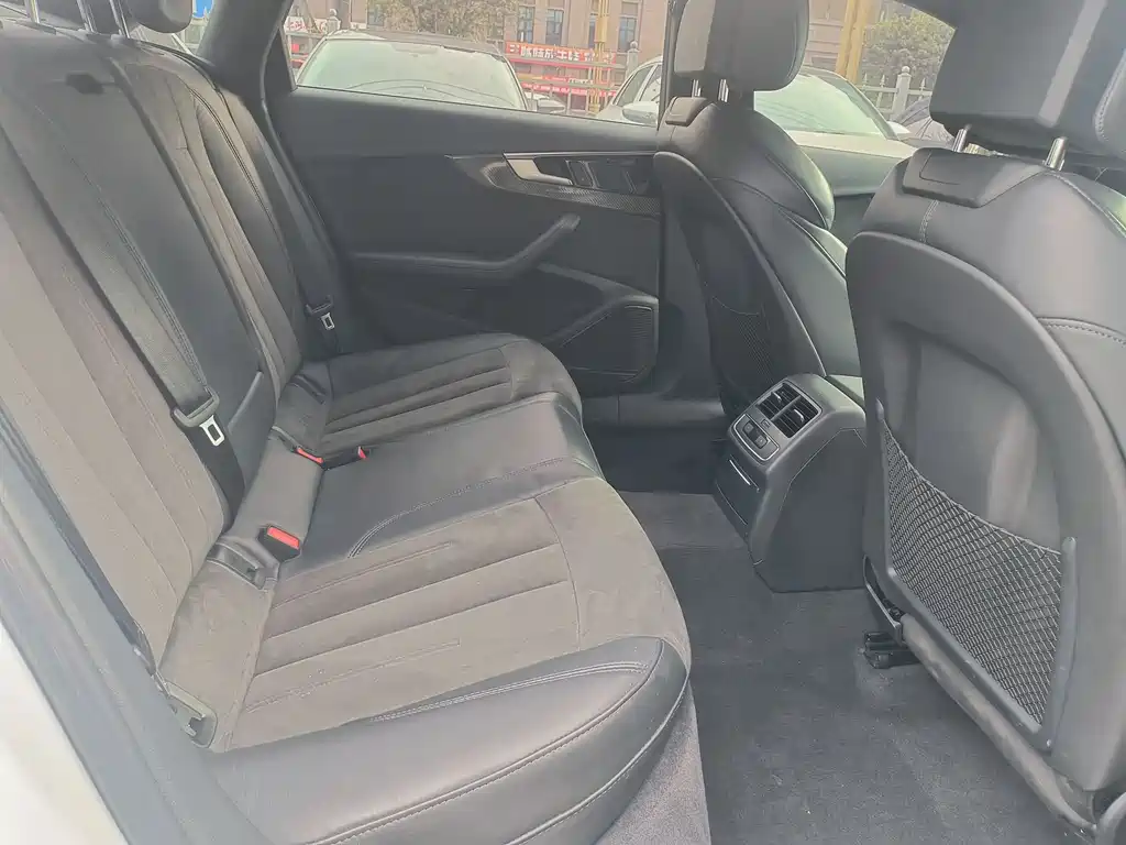 Audi A4 2023