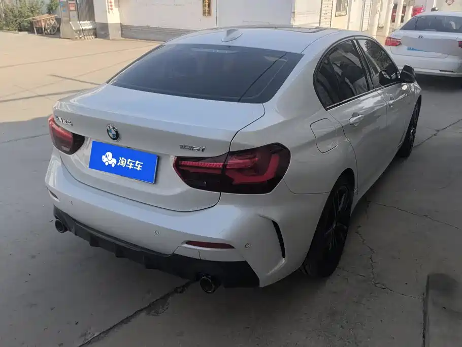 BMW 1 серии 2023