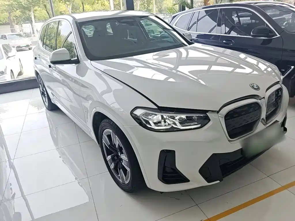 BMW iX3 2024