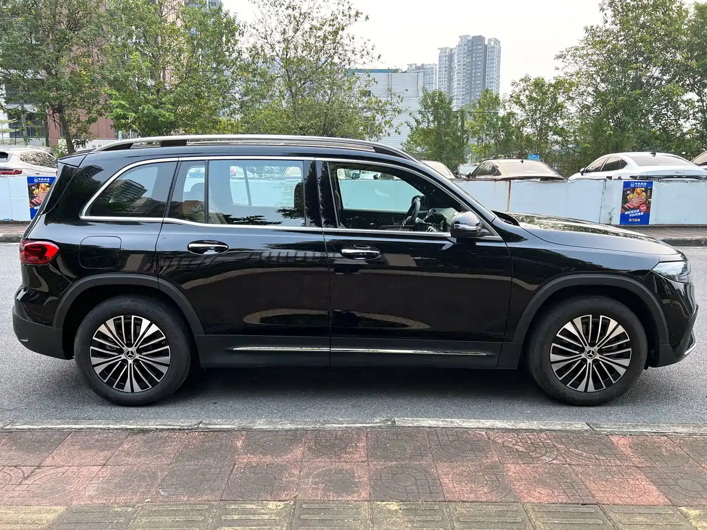 Mercedes-Benz EQB 2025
