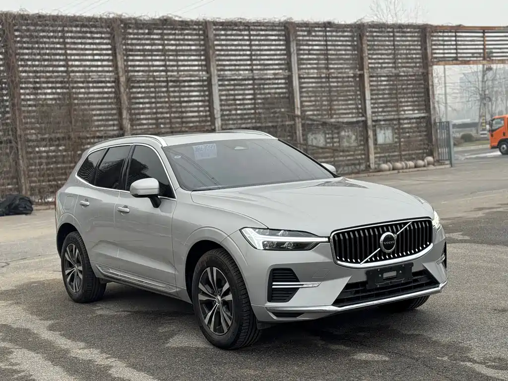 Volvo XC60 2025