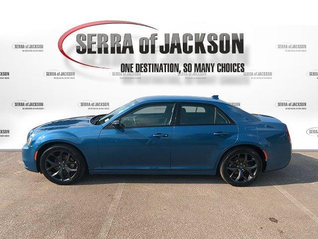 Chrysler 300 2022