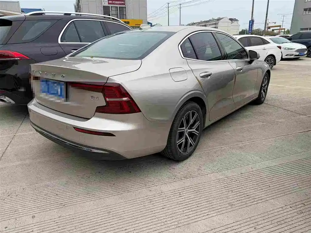 Volvo S60 2023