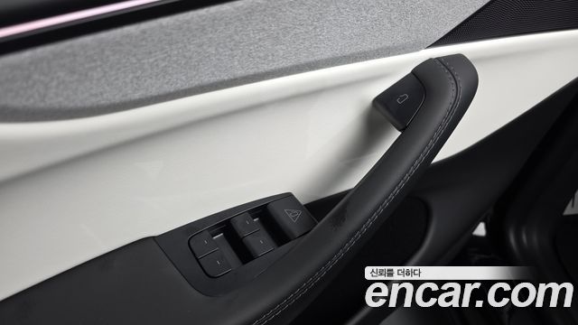 Tesla Model Y 2025