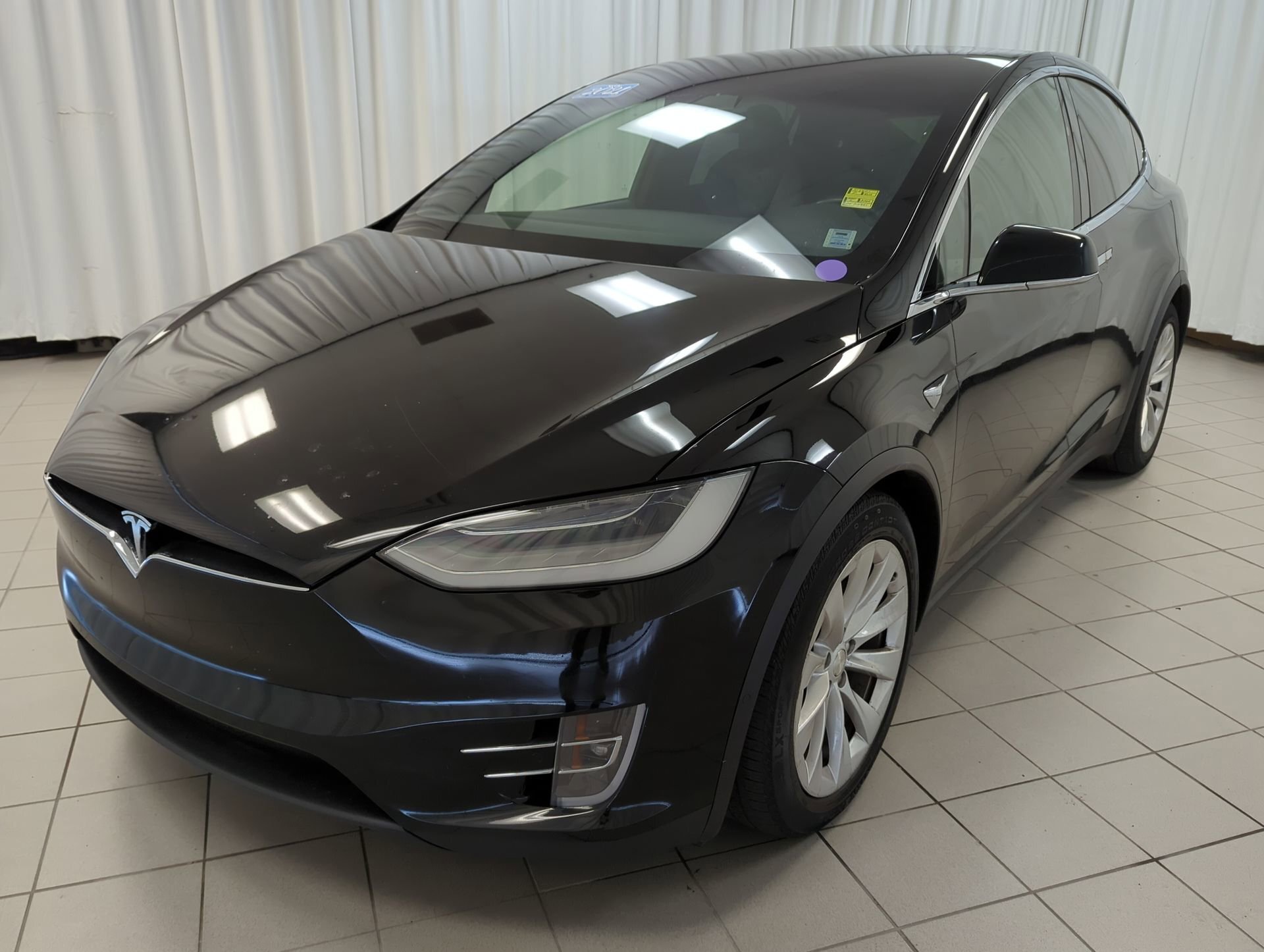 Tesla Model X 2021