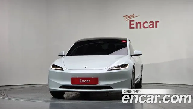 Tesla Model 3 2024