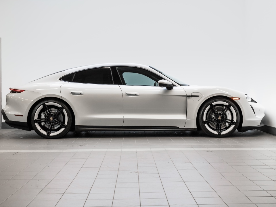 Porsche Taycan 2024