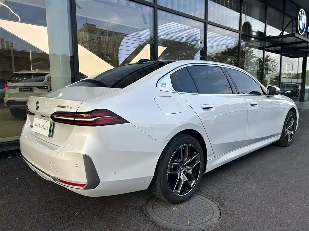 BMW i5 2025
