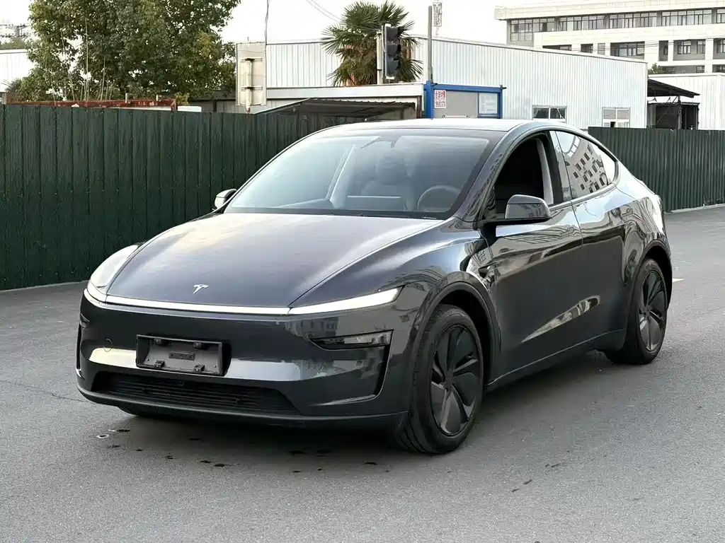 Tesla Model Y 2025